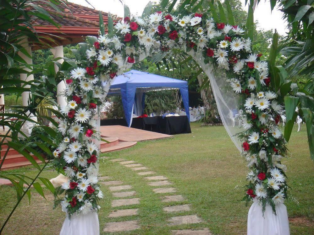 Waterside Bentota Hotel Exterior photo