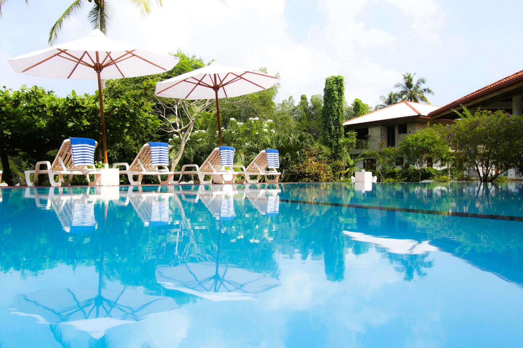 Waterside Bentota Hotel Exterior photo